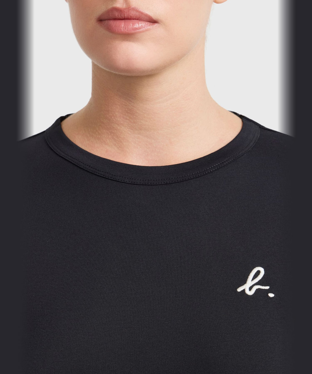 FEMME ウィメンズ "b."刺繍 オーガニックコットン 七分丈 Tシャツ "Lil Cool" ブラック