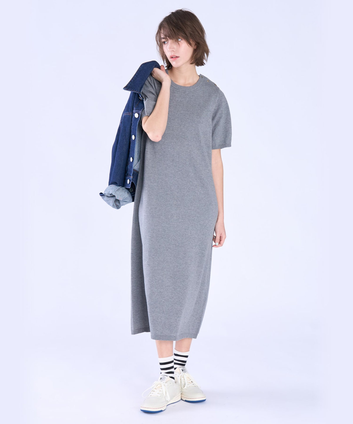 To b. by agnès b. WEB限定 ショルダーボタン コットン 半袖 ニット ワンピース ライトグレー