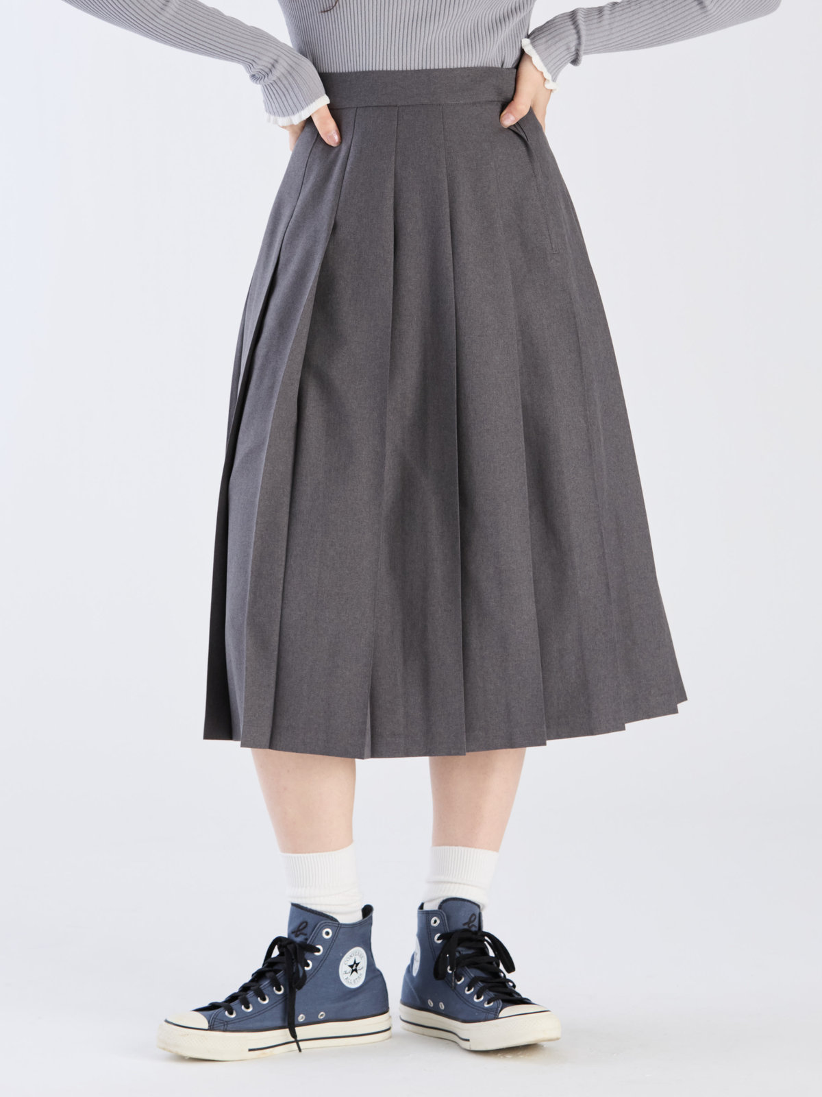 To b. by agnès b. 【Outlet】リノンプリーテッドスカート チャコールグレー