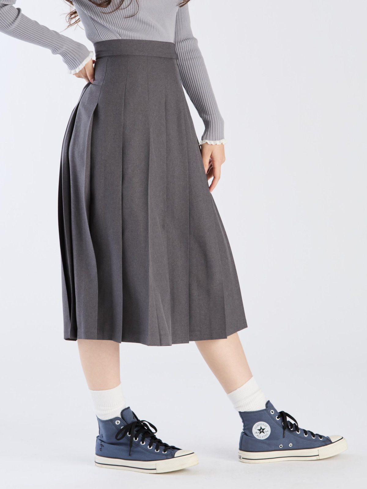 To b. by agnès b. 【Outlet】リノンプリーテッドスカート チャコールグレー