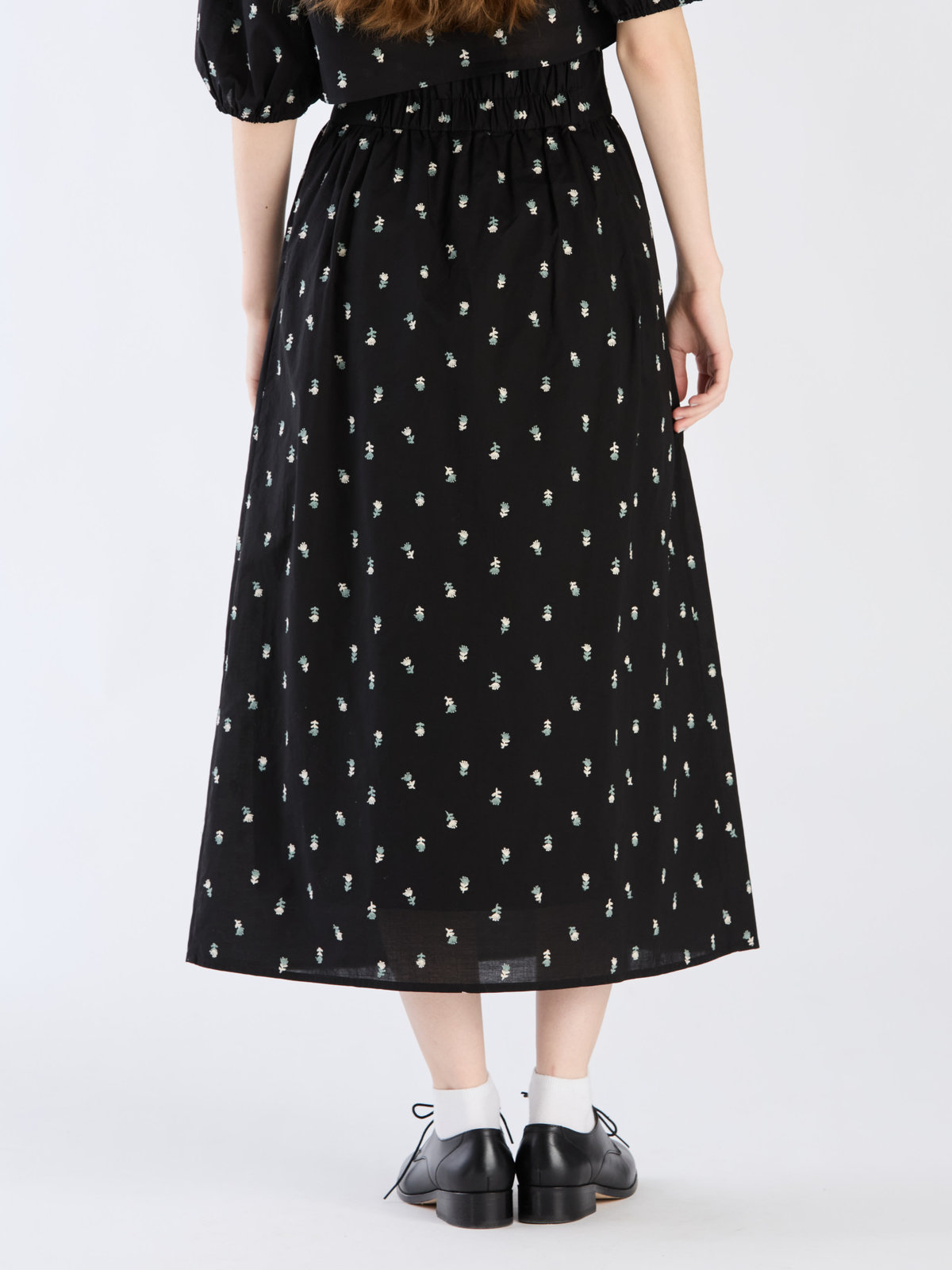 To b. by agnès b. 【Outlet】フラワーエンブロイダリースカート ブラック