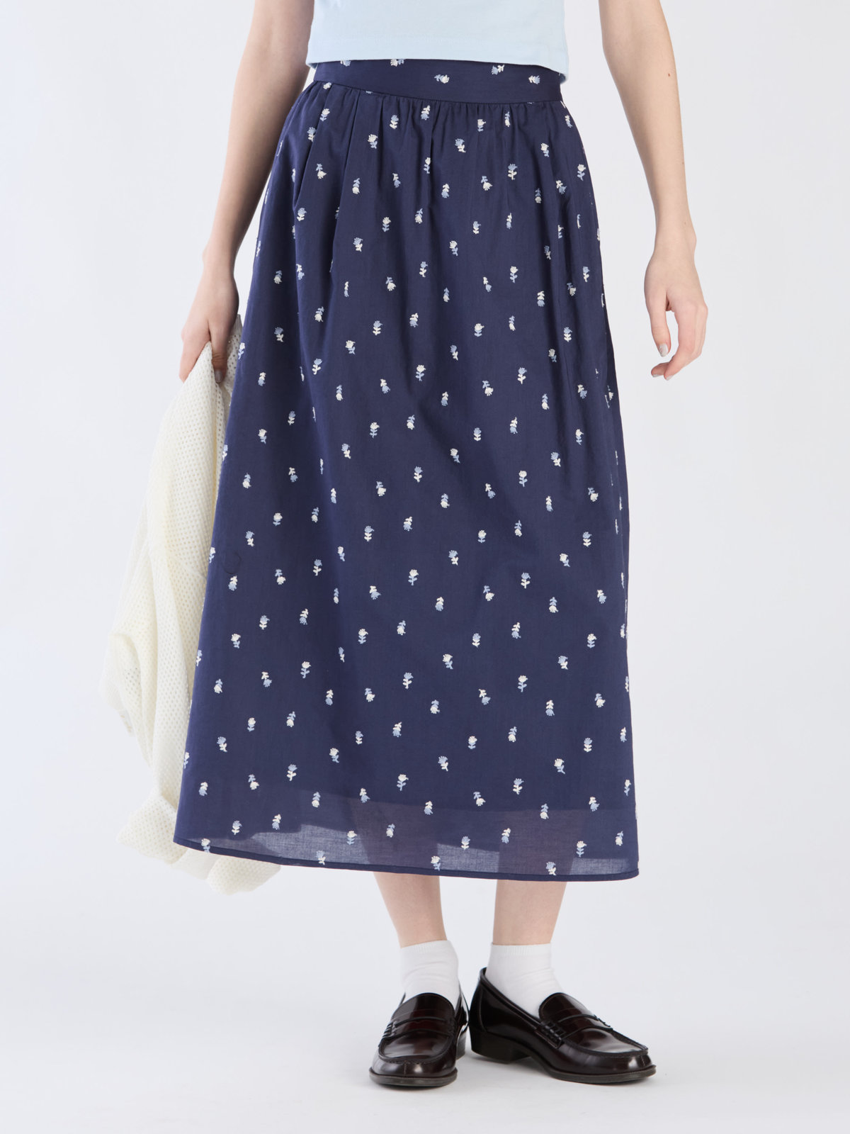 To b. by agnès b. 【Outlet】フラワーエンブロイダリースカート ネイビー