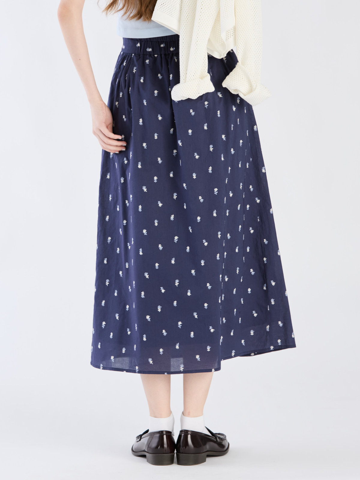 To b. by agnès b. 【Outlet】フラワーエンブロイダリースカート ネイビー