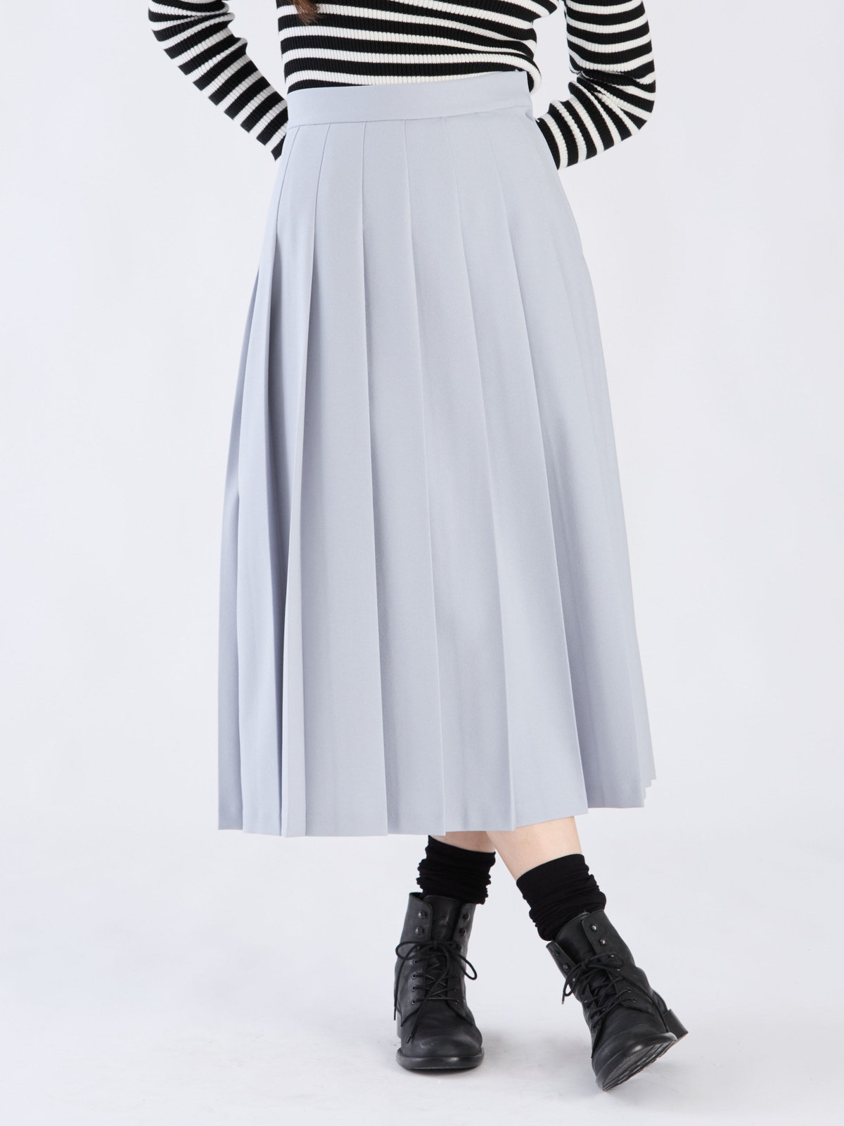 To b. by agnès b. 【Outlet】WQ06 JUPE サージプリーツスカート ライトブルー