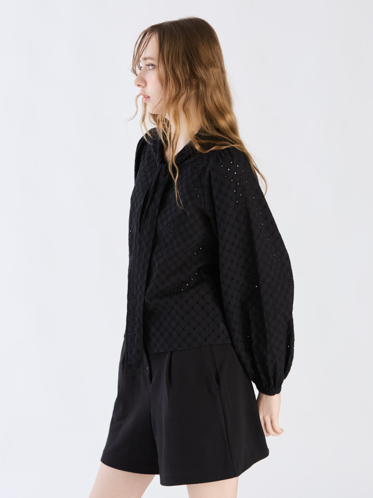 To b. by agnès b. 【Outlet】コットンフラワーレースブラウス ブラック