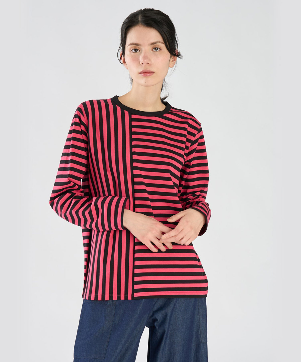 FEMME ウィメンズ 【by R 限定品】agnes b. 細ボーダーxストライプ コットン 長袖 Tシャツ "Haru" フューシャピンク×ブラック