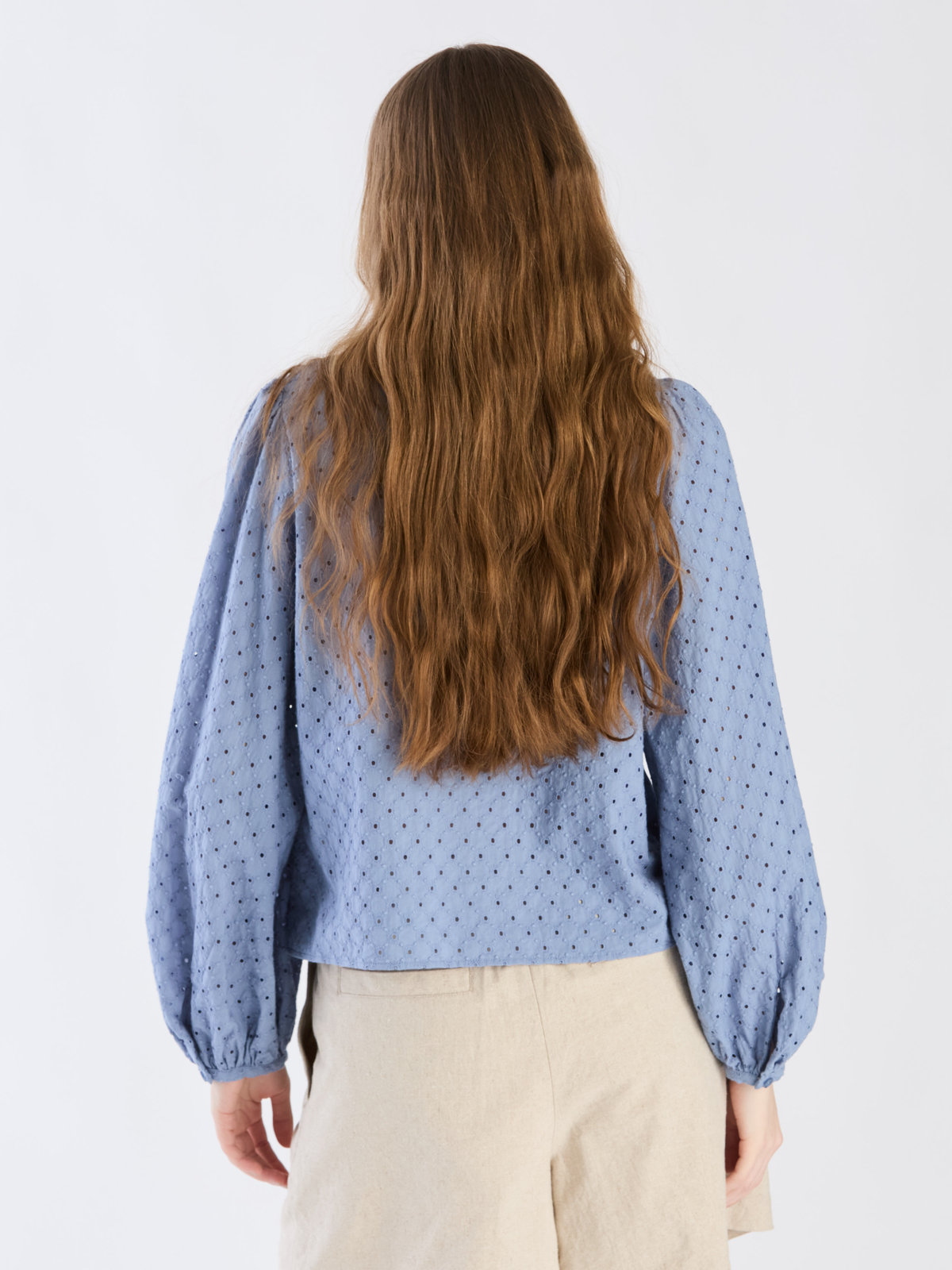 To b. by agnès b. 【Outlet】コットンフラワーレースブラウス ブルー