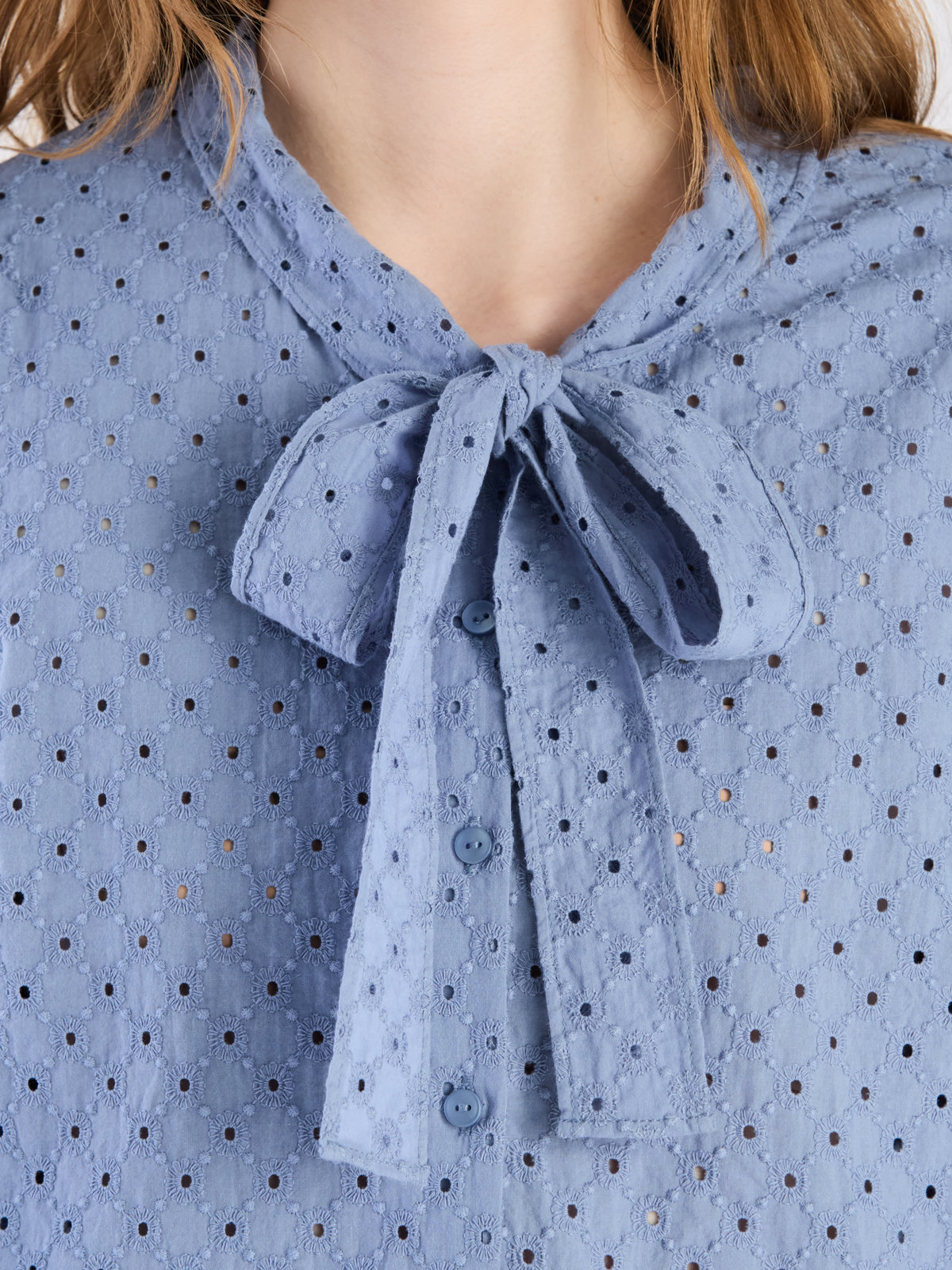 To b. by agnès b. 【Outlet】コットンフラワーレースブラウス ブルー