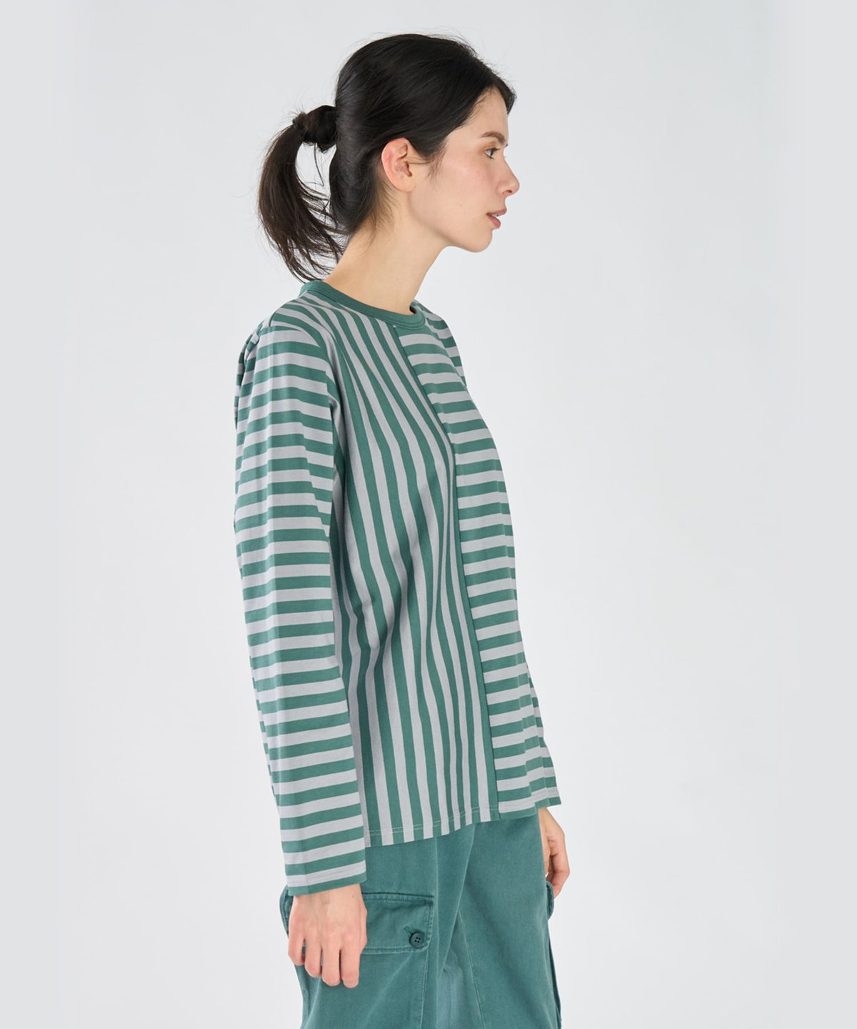 FEMME ウィメンズ 【by R 限定品】agnes b. 細ボーダーxストライプ コットン 長袖 Tシャツ "Haru" グリーン×スモーキーブルー