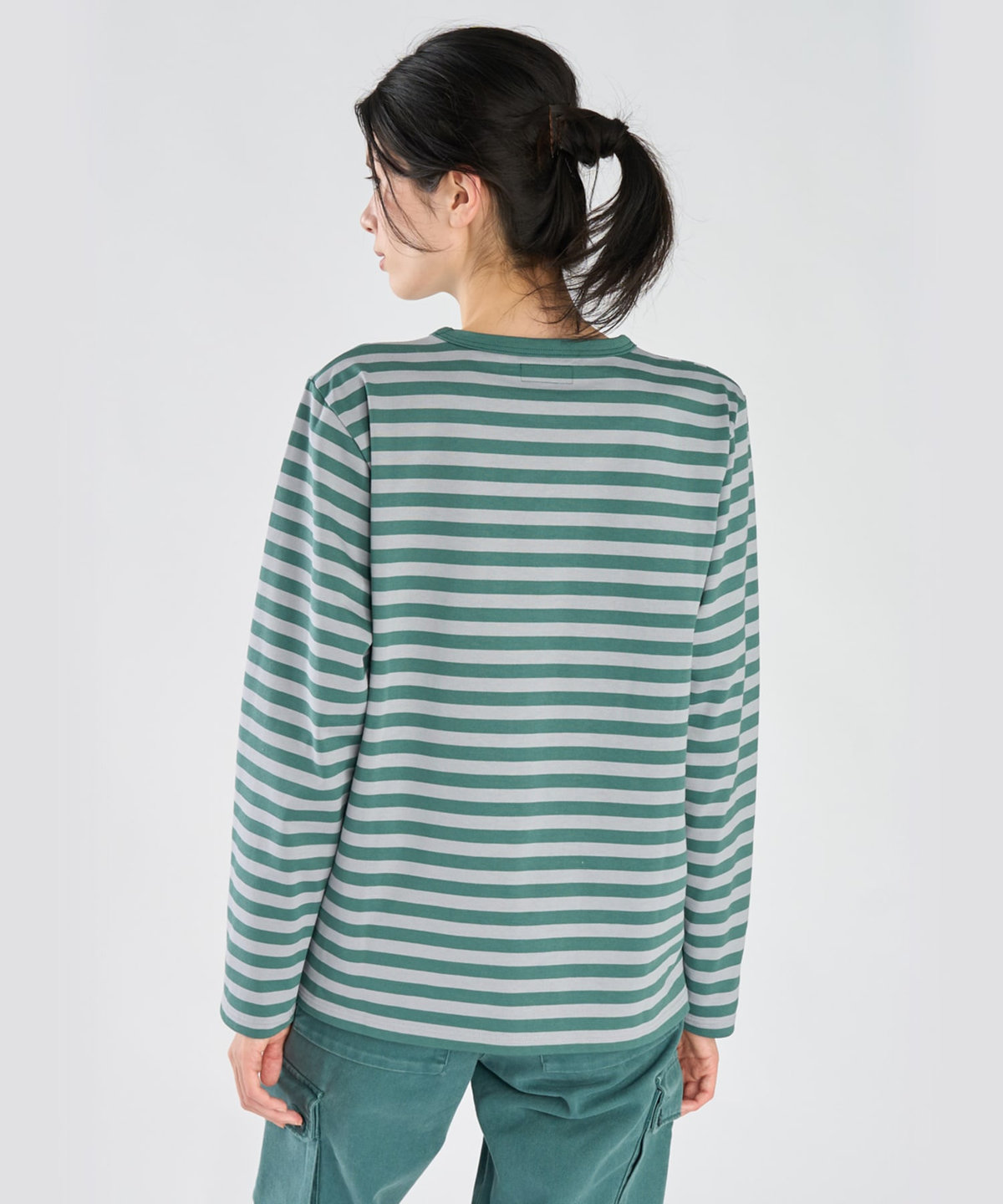 FEMME ウィメンズ 【by R 限定品】agnes b. 細ボーダーxストライプ コットン 長袖 Tシャツ "Haru" グリーン×スモーキーブルー