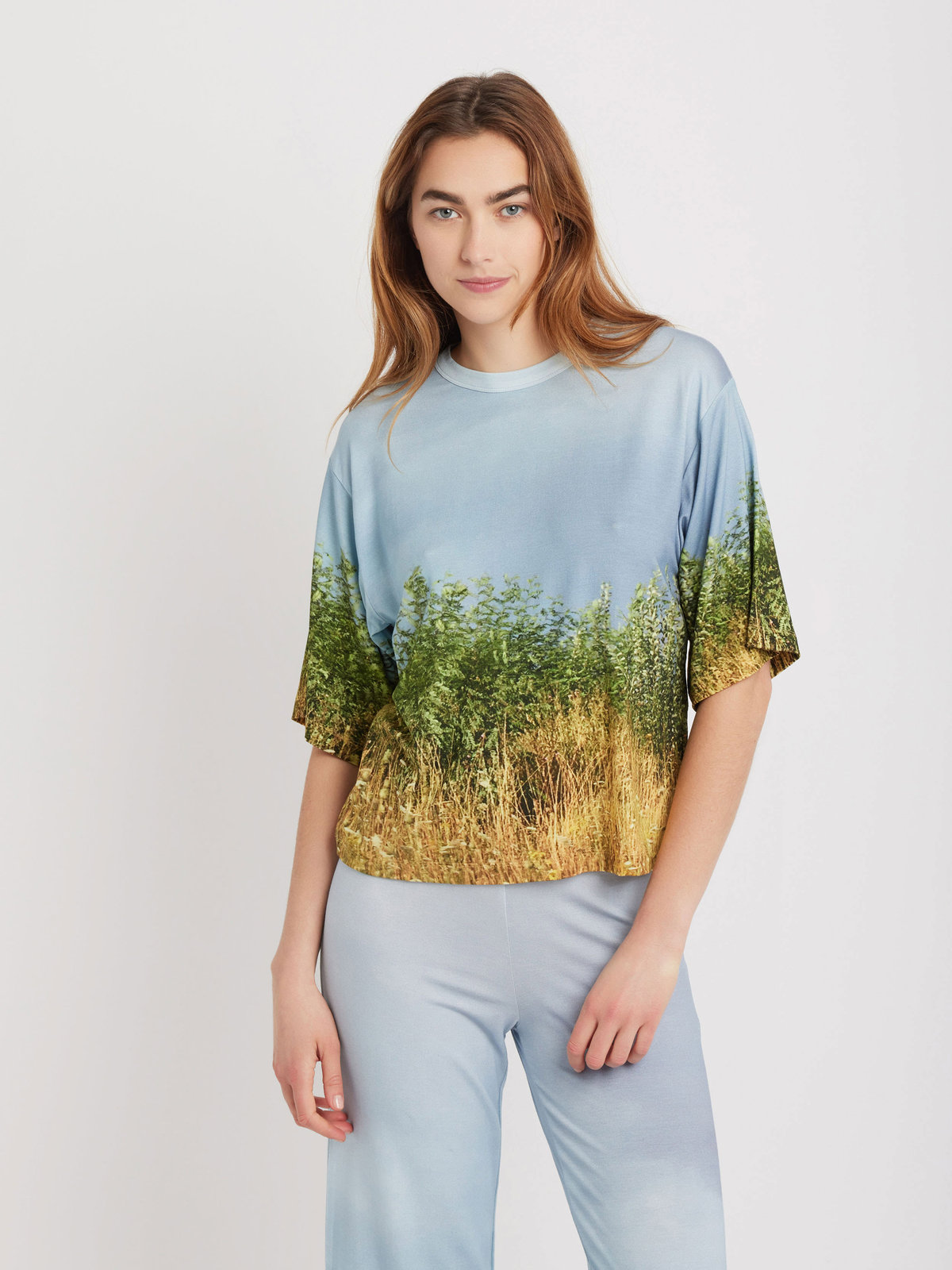 FEMME ウィメンズ フォトプリント 5分袖 Tシャツ "Les champs ? Hoedic" ブラック