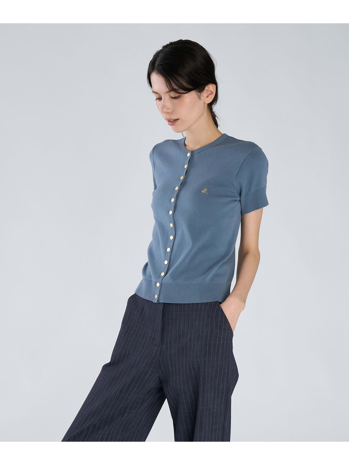 FEMME ウィメンズ "b."ロゴ刺繍 コットンニット 半袖 カーディガンプレッション "Swing" グレー