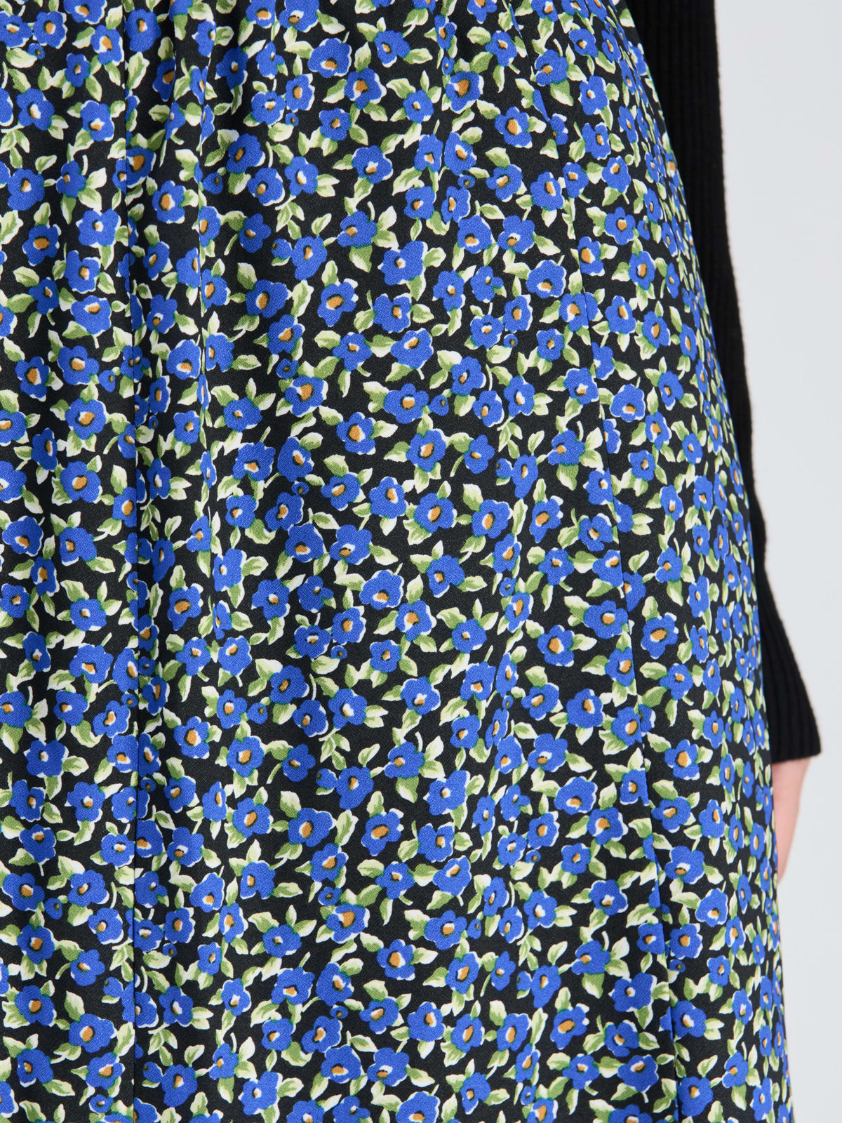 To b. by agnès b. 【Outlet】フラワープリントスカート ブルー