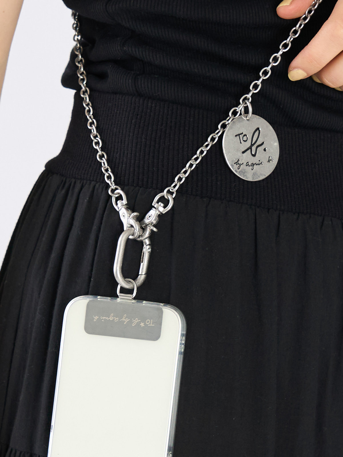 To b. by agnès b. カラー ロゴ モバイルストラップ シルバー