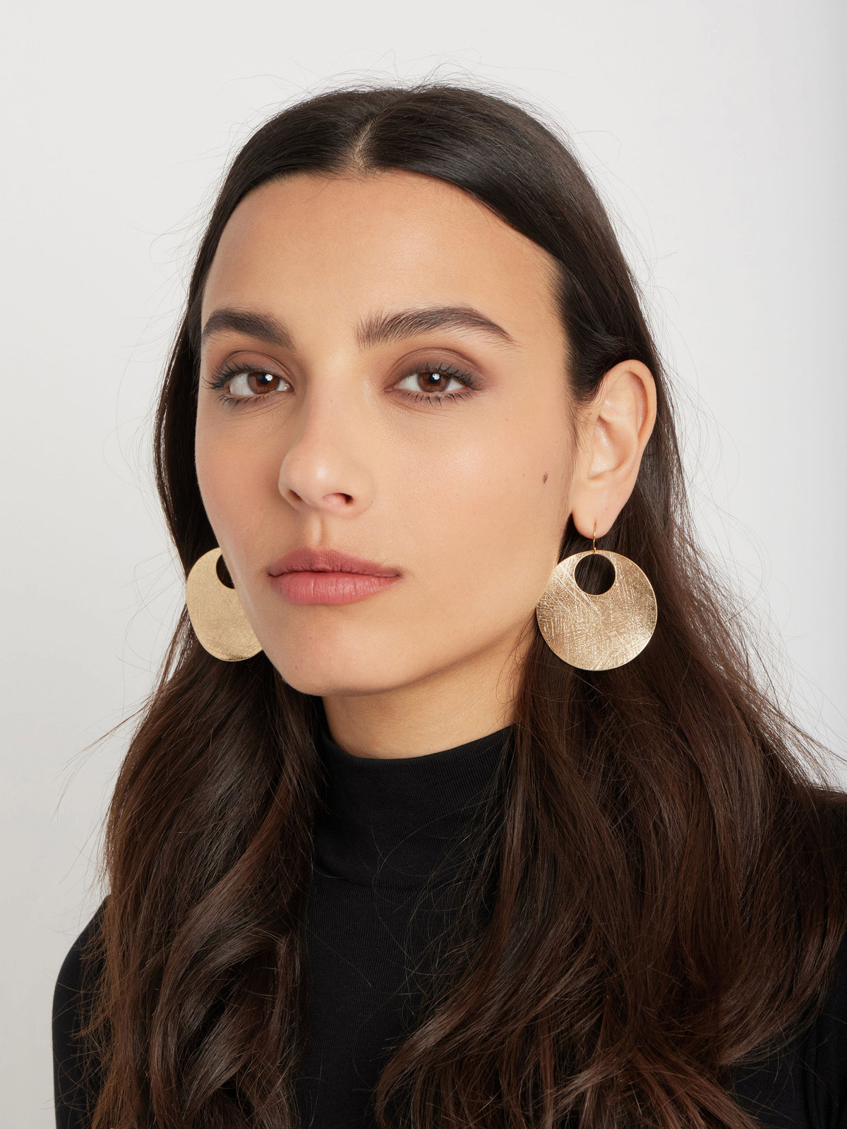 FEMME ウィメンズ 【Outlet】スクラッチ加工 ラウンドメダイ ピアス "Lotus" ゴールド