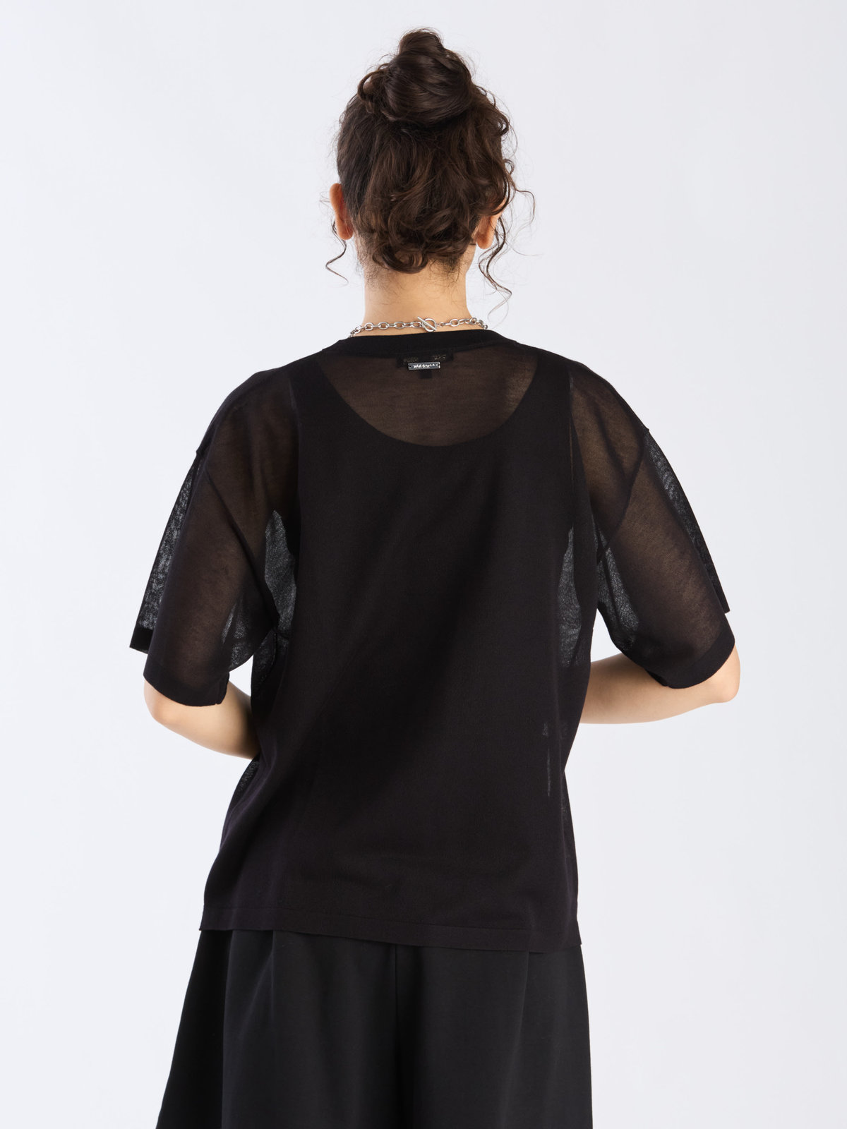 To b. by agnès b. 【Outlet】シアー ニット メッセージ プルオーバー "j'adore paris" ブラック