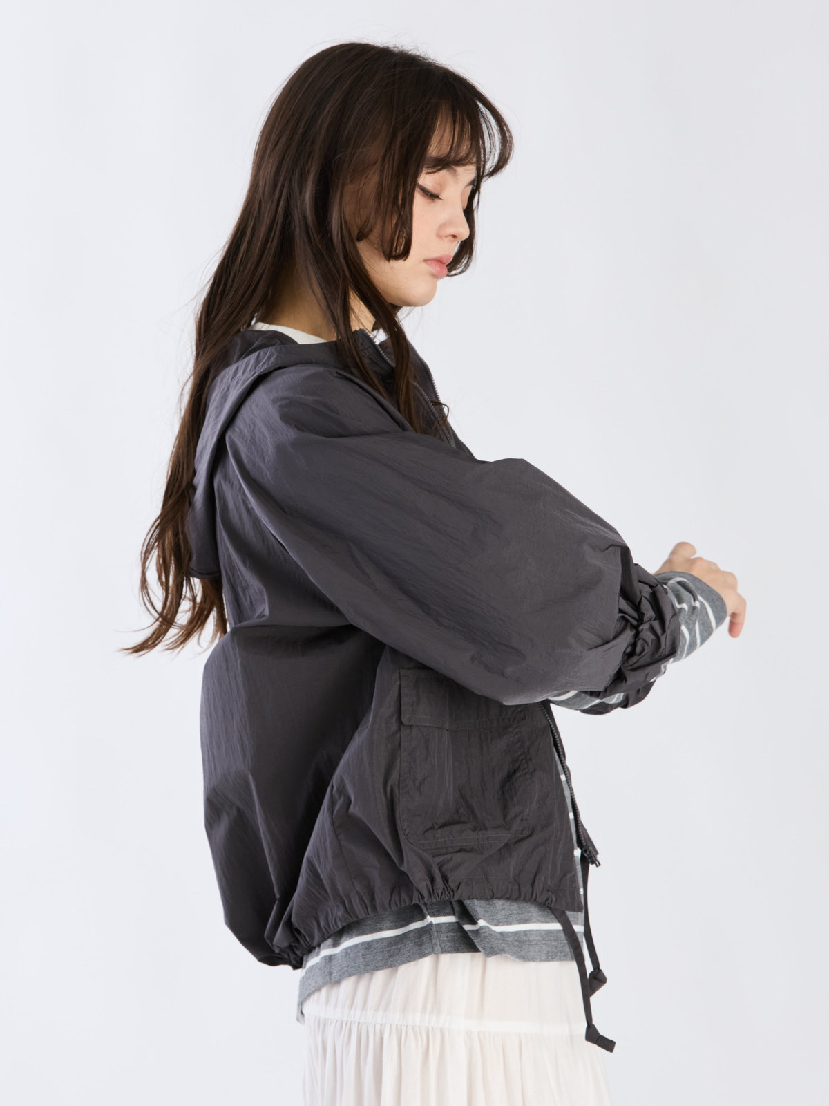 To b. by agnès b. 【Outlet】ナイロンパーカージャケット チャコールグレー