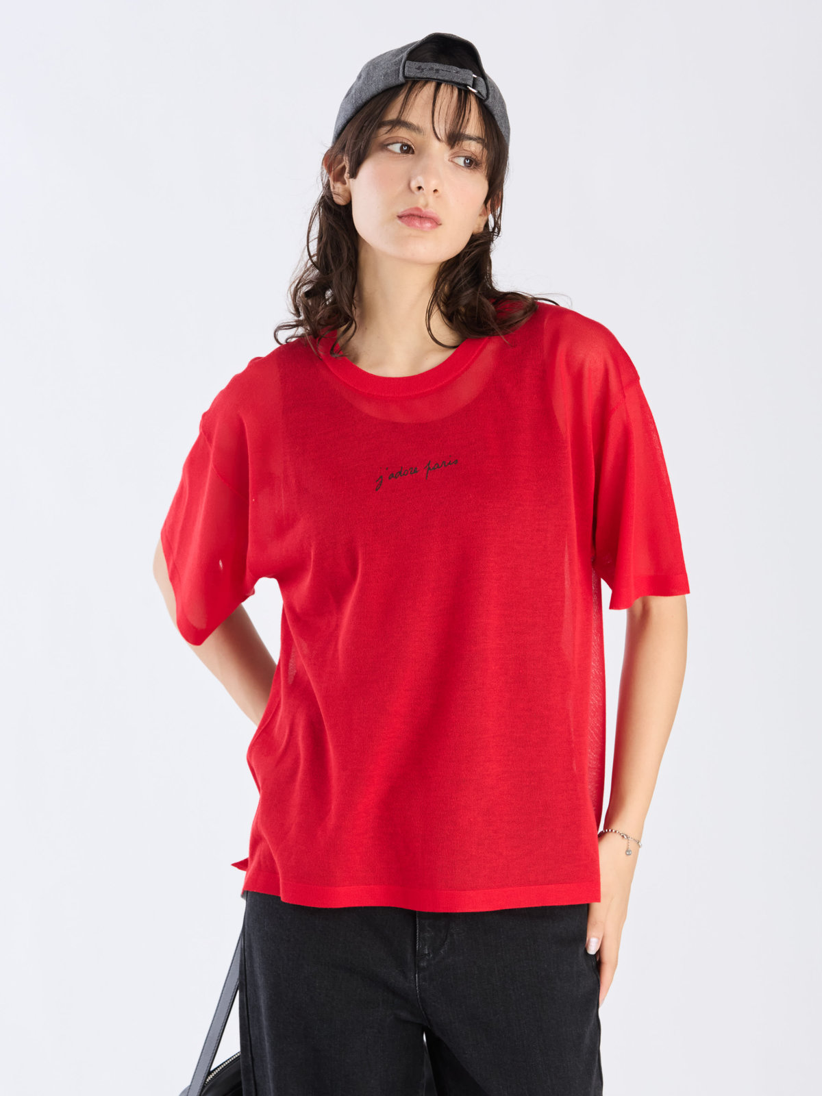 To b. by agnès b. 【Outlet】シアー ニット メッセージ プルオーバー "j'adore paris" レッド