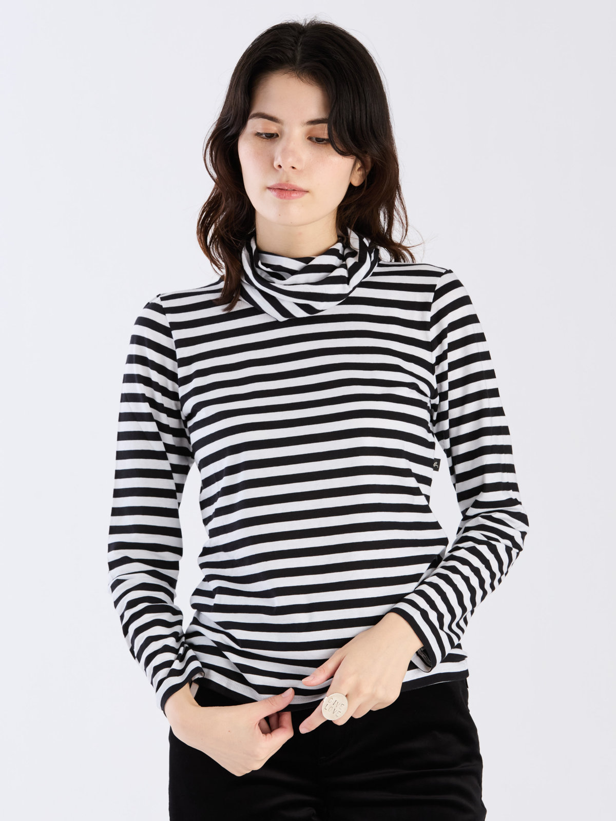 FEMME ウィメンズ 細ボーダー オーガニックコットン タートルネック 長袖 Tシャツ "Transformable" ホワイト×ブラック