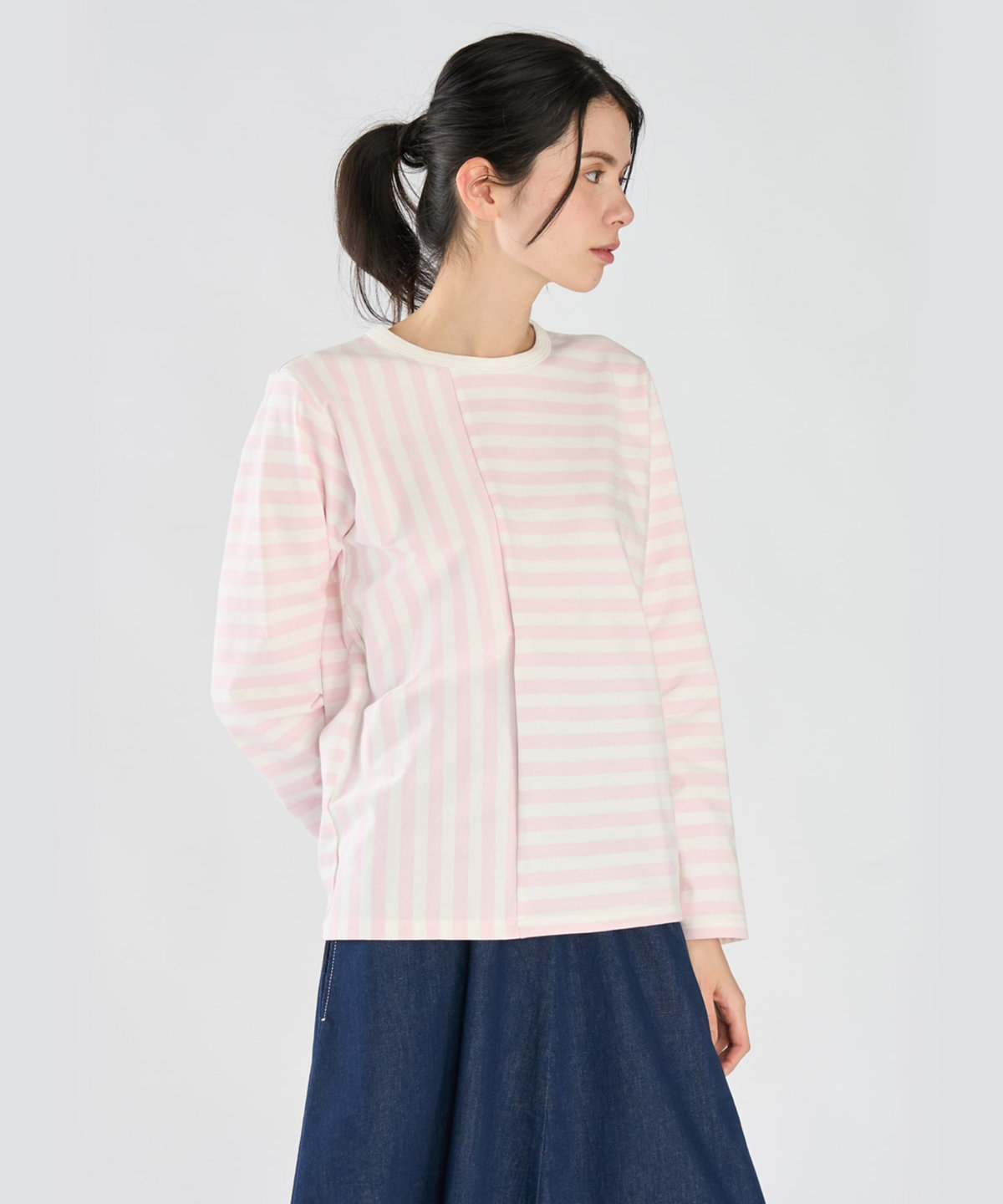 FEMME ウィメンズ 【by R 限定品】agnes b. 細ボーダーxストライプ コットン 長袖 Tシャツ "Haru" ホワイト×ピンク