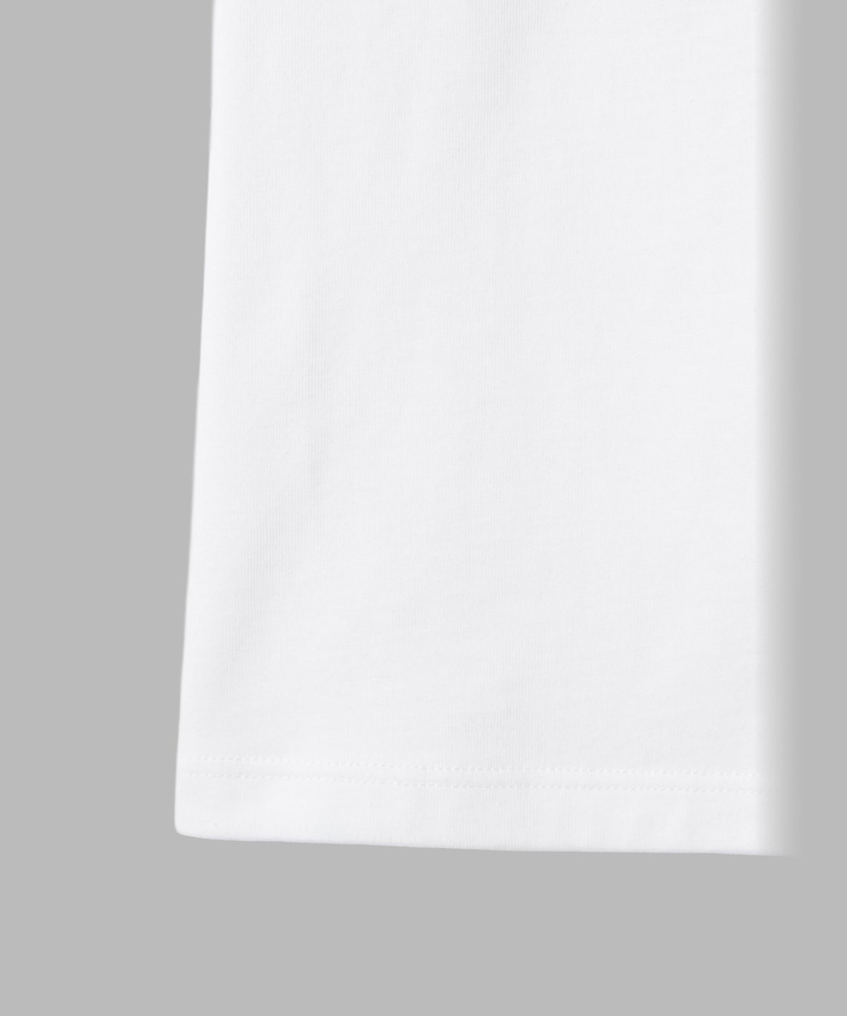 FEMME ウィメンズ "b."ロゴ オーガニックコットン 半袖 Tシャツ "Pulp" ホワイト