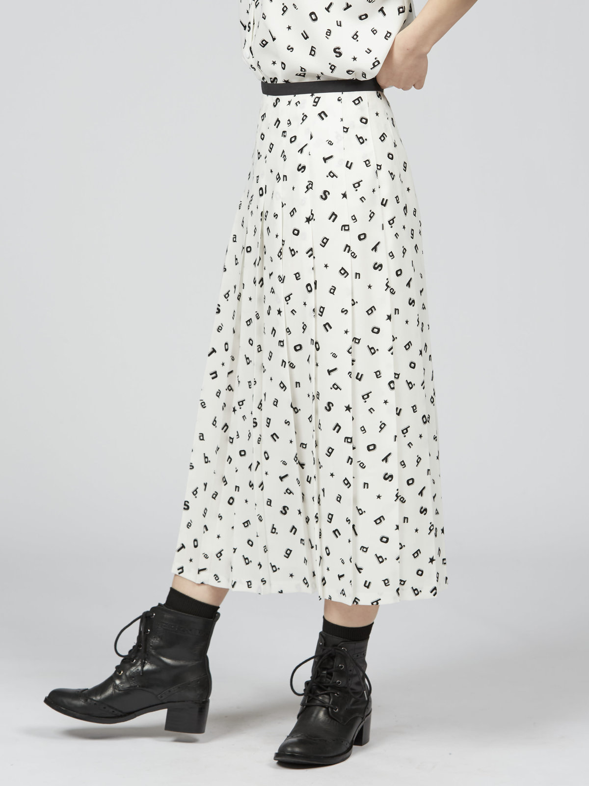 To b. by agnès b. 【Outlet】【セットアップ対応商品】トゥービーモノグラムプルスカート ホワイト