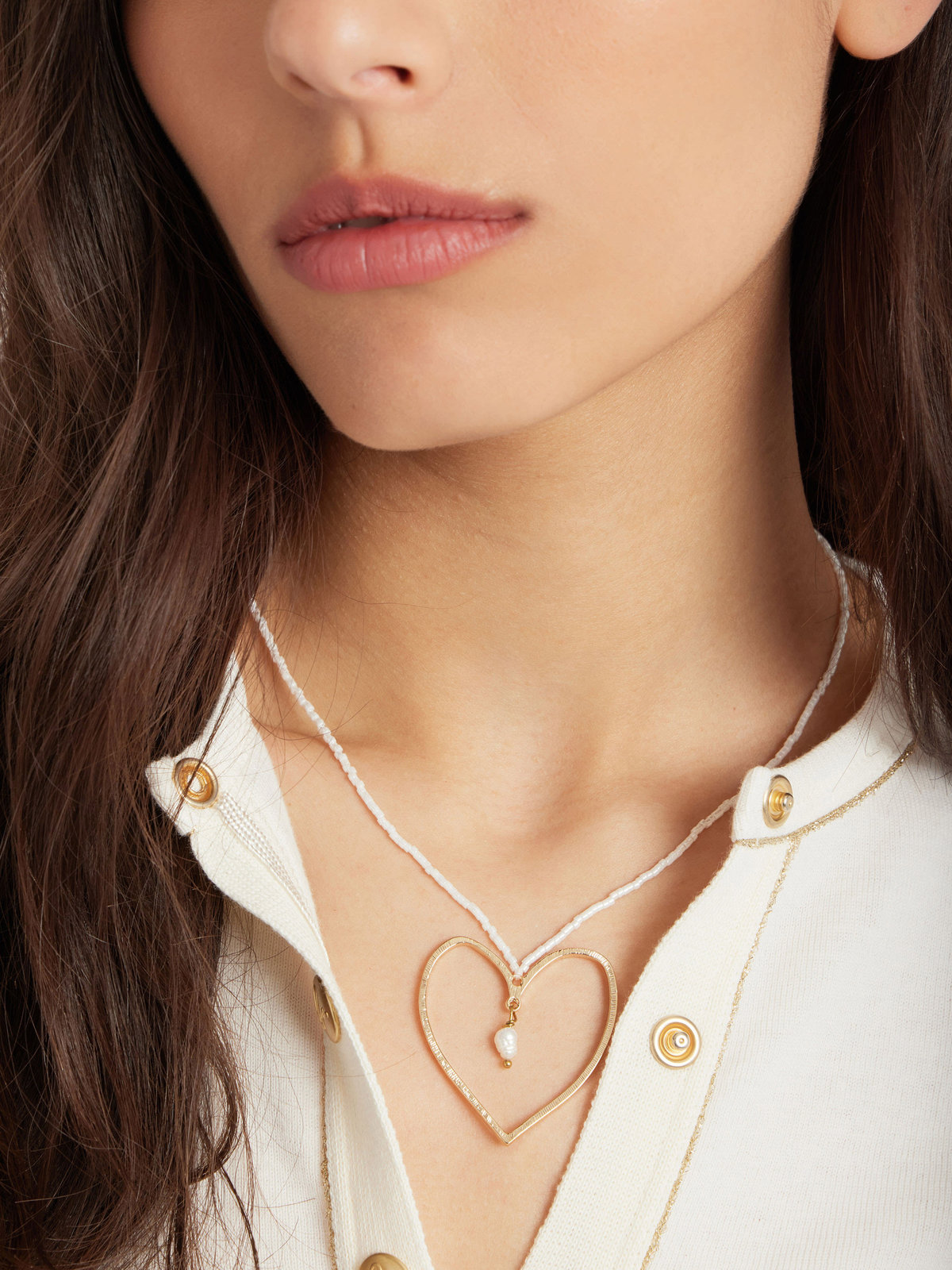 FEMME ウィメンズ ハートモチーフ 淡水パール ガラスビーズ ネックレス ”Lexie” ゴールド