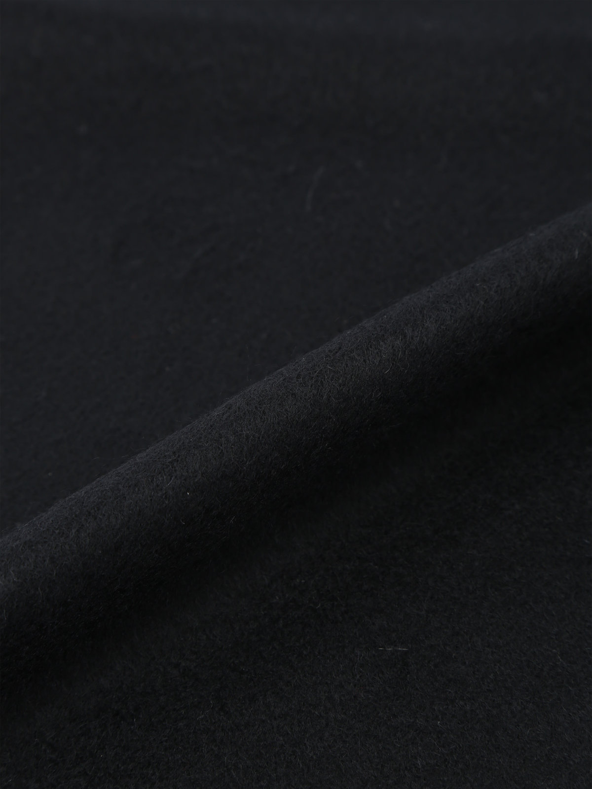 To b. by agnès b. 【Outlet】ロゴプレート カシミヤ ウール マフラー ブラック