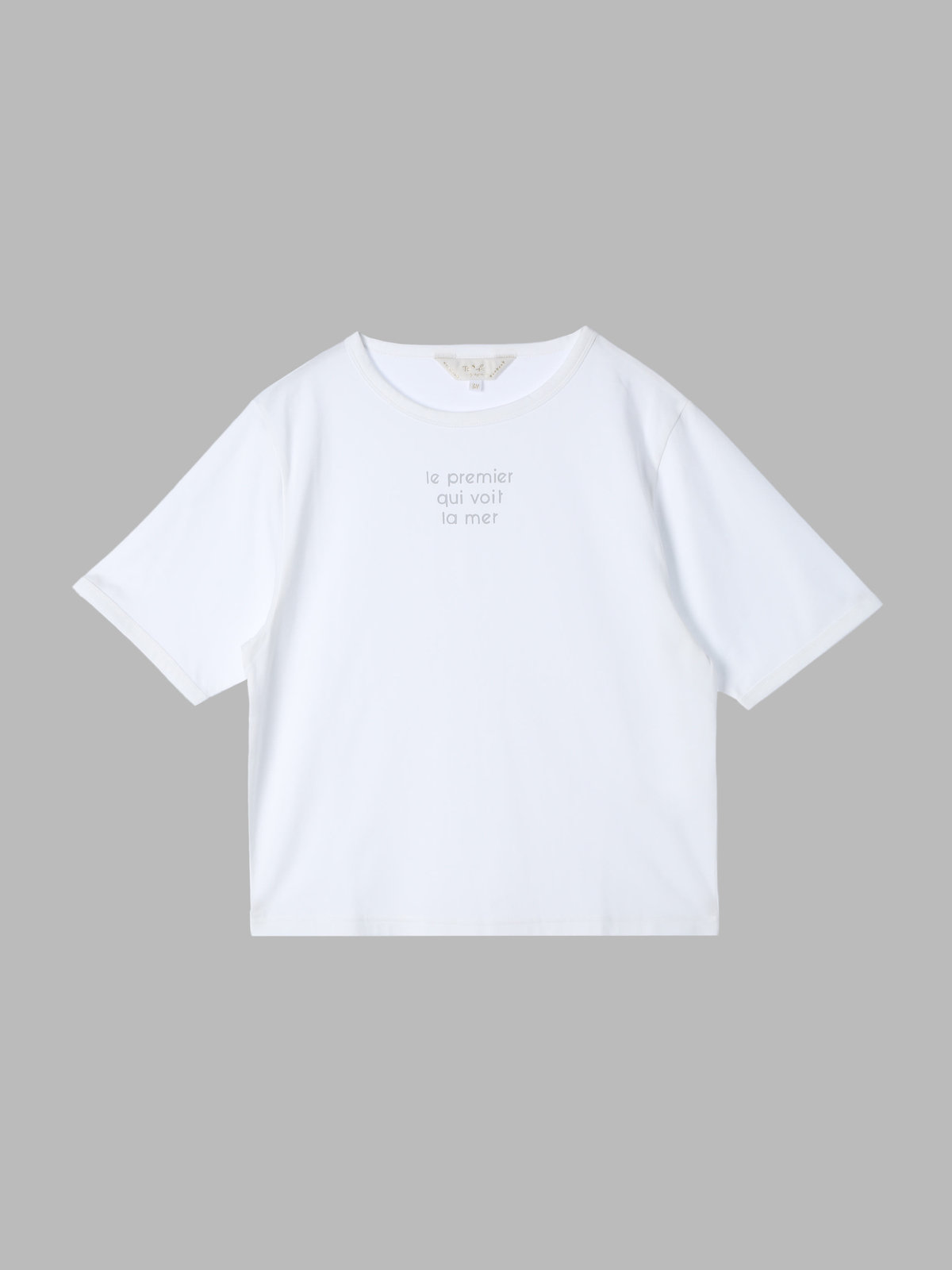 To b. by agnès b. 【Outlet】メッセージ プリント 半袖 Tシャツ "Le premier qui voit la mer" ホワイト