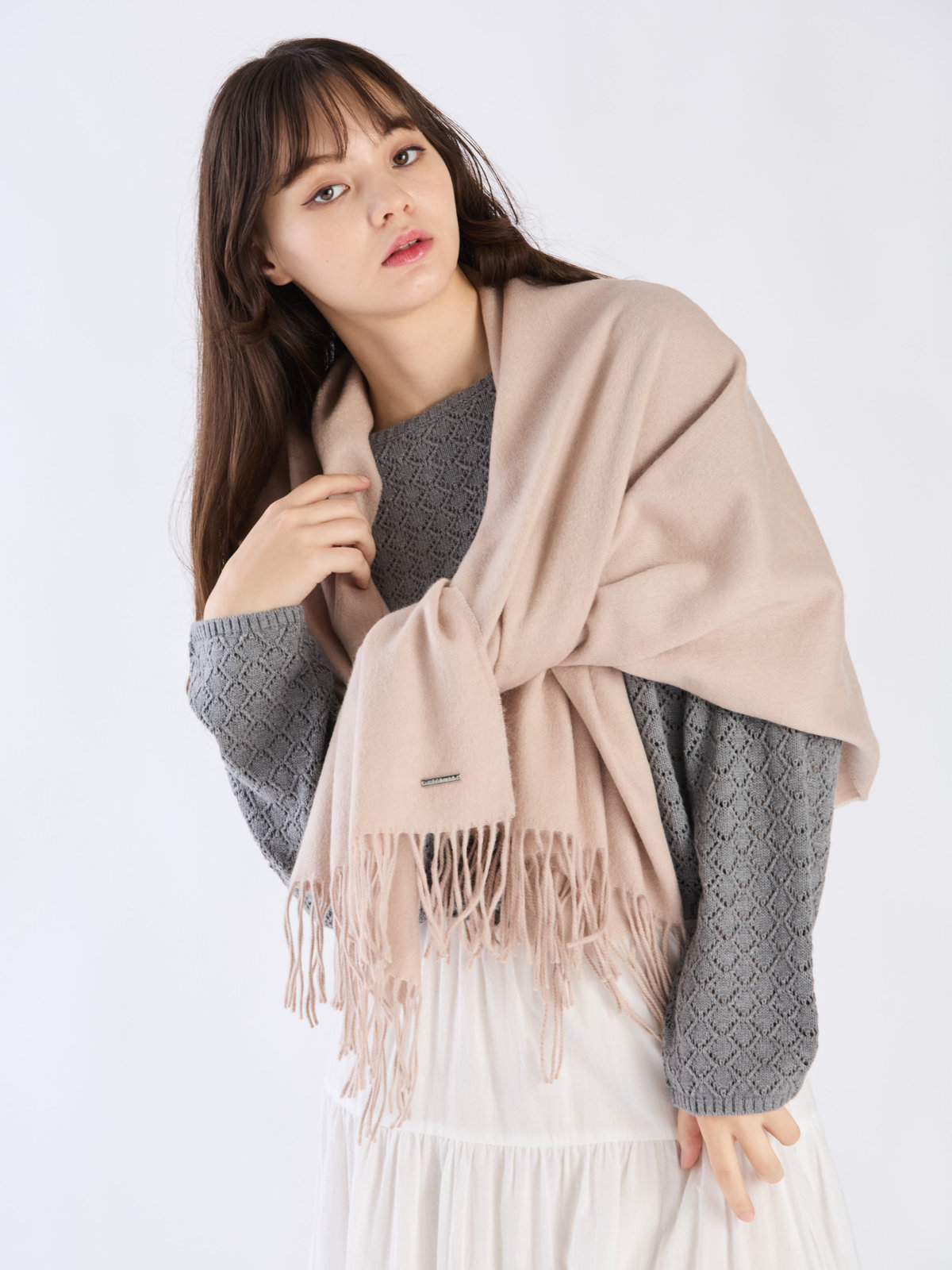 To b. by agnès b. 【Outlet】ロゴプレート カシミヤ ウール マフラー ホワイト系その他