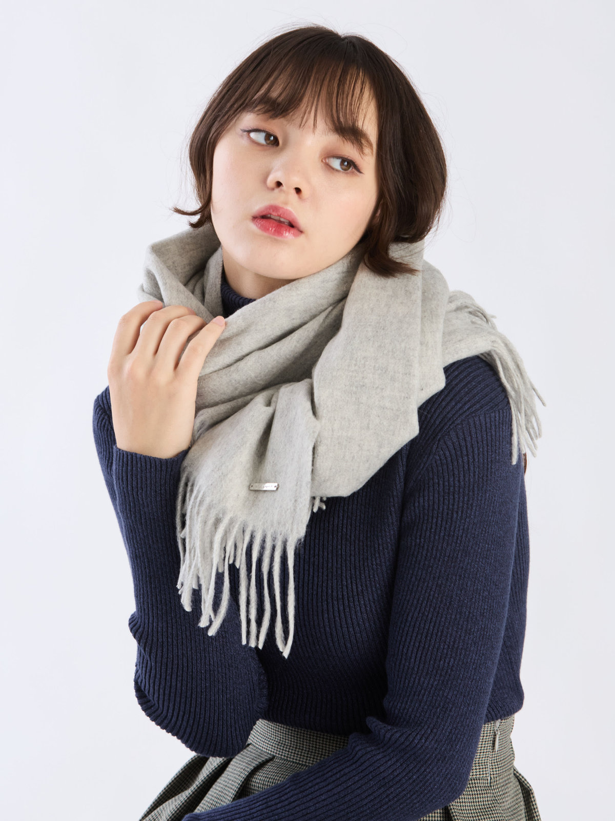 To b. by agnès b. 【Outlet】ロゴプレート カシミヤ ウール マフラー ライトグレー