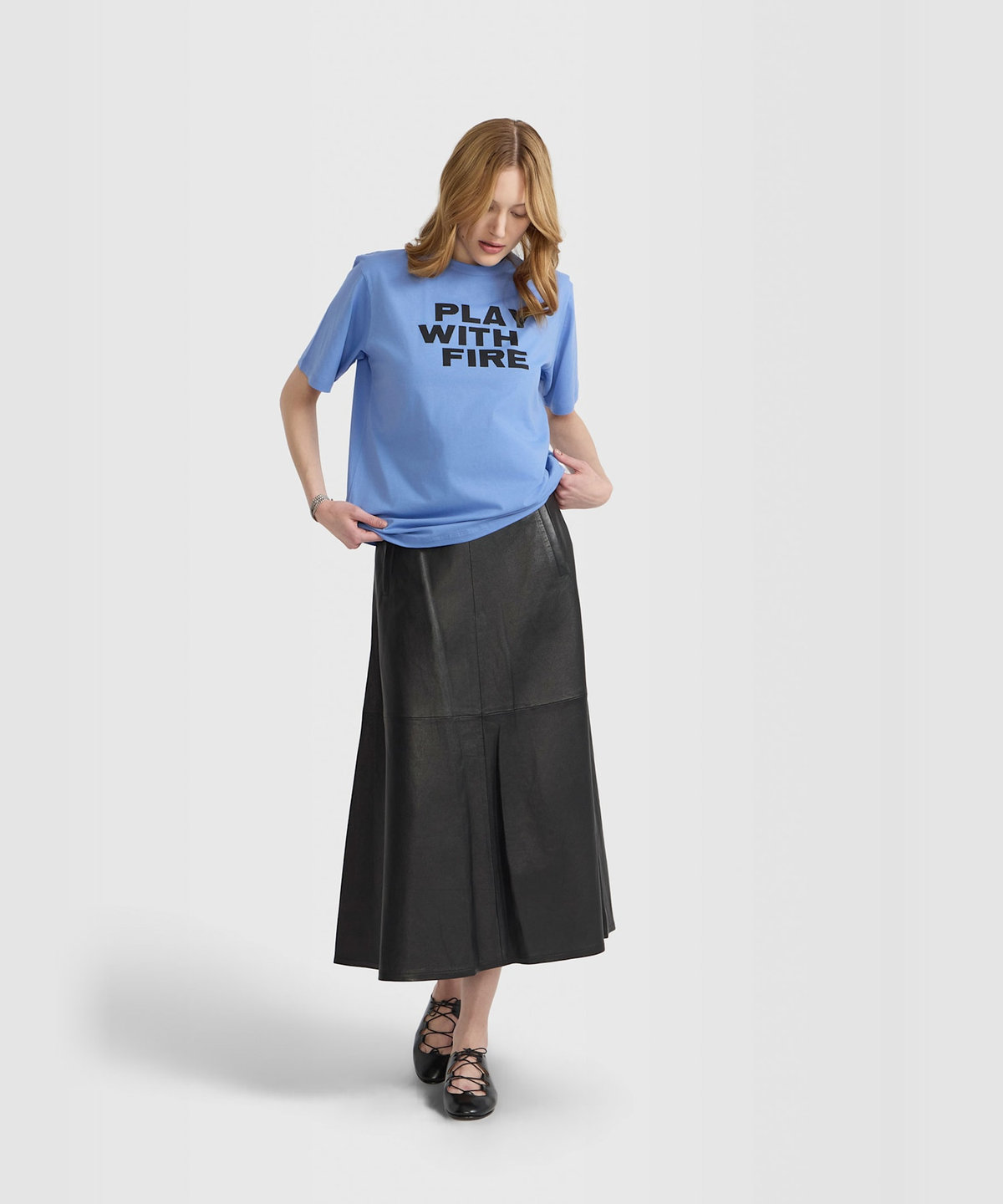 FEMME ウィメンズ プリント コットン 半袖 Tシャツ "Play with Fire" ブルー