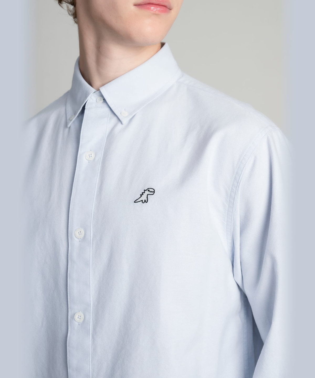 HOMME メンズ SPORT b. メンズ ディノ刺繍 オーガニックコットン 長袖 オックスフォードシャツ ライトブルー