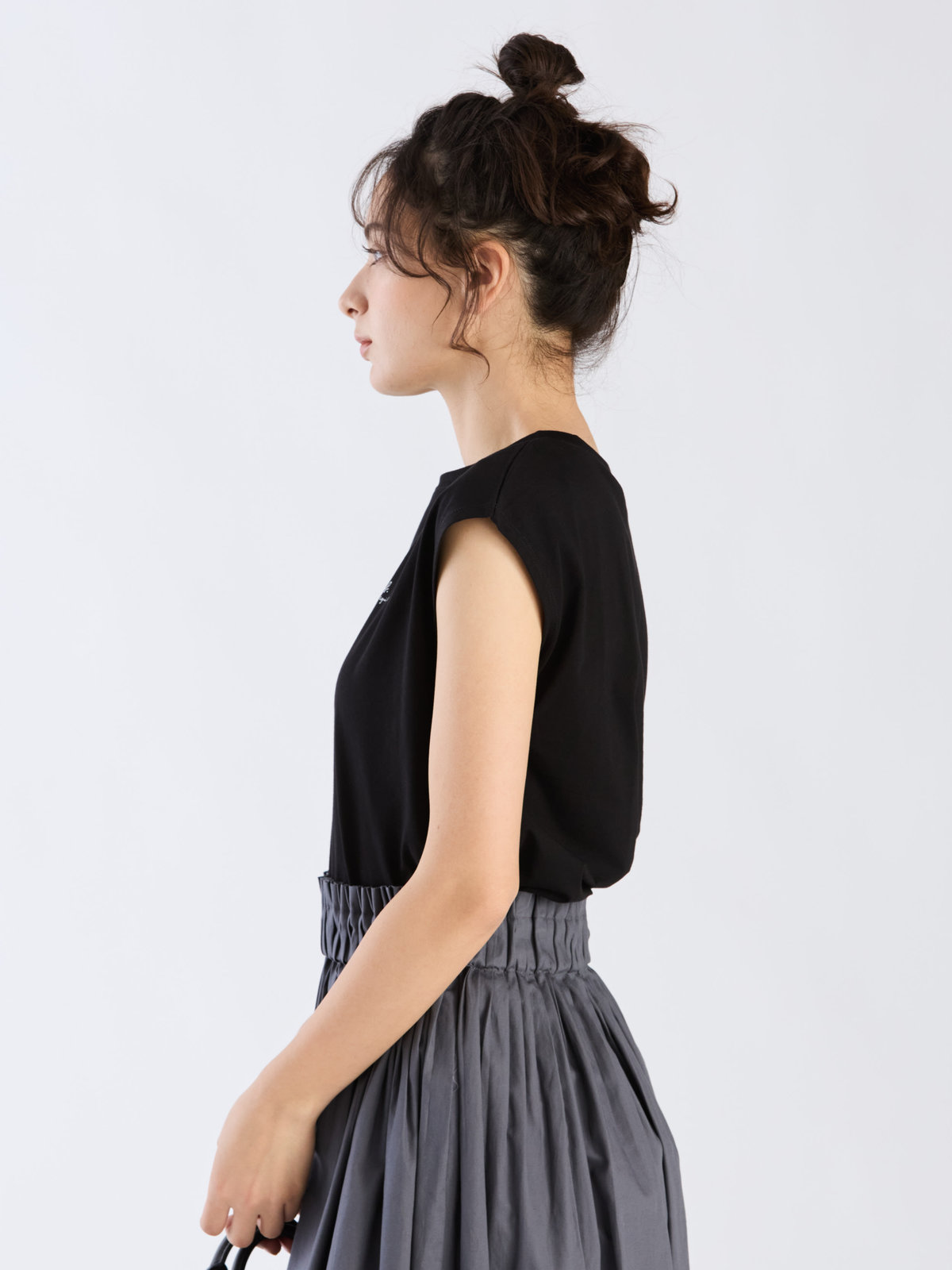 To b. by agnès b. 【Outlet】グリッターロゴフレンチスリーブTシャツ ブラック