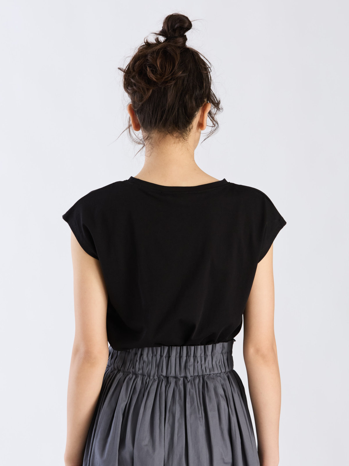 To b. by agnès b. 【Outlet】グリッターロゴフレンチスリーブTシャツ ブラック