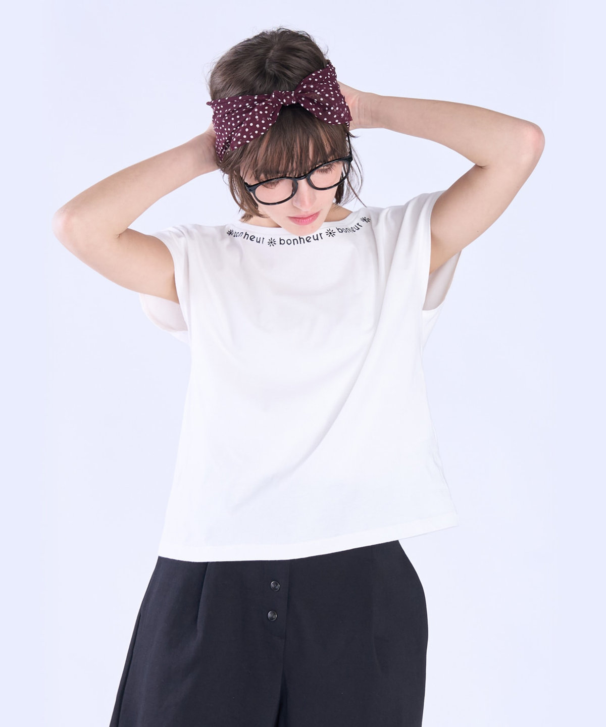 To b. by agnès b. メッセージ 刺繍 コットン 半袖 Tシャツ "Bonheur" ホワイト