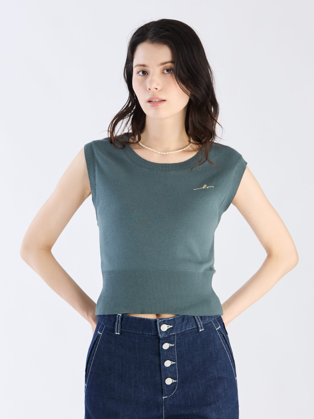 FEMME ウィメンズ 【Outlet】”b.” ロゴ刺繍 コットンニット ベスト ”Ovaline” グリーン