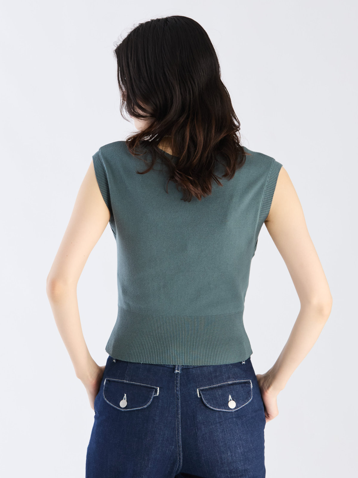 FEMME ウィメンズ 【Outlet】”b.” ロゴ刺繍 コットンニット ベスト ”Ovaline” グリーン