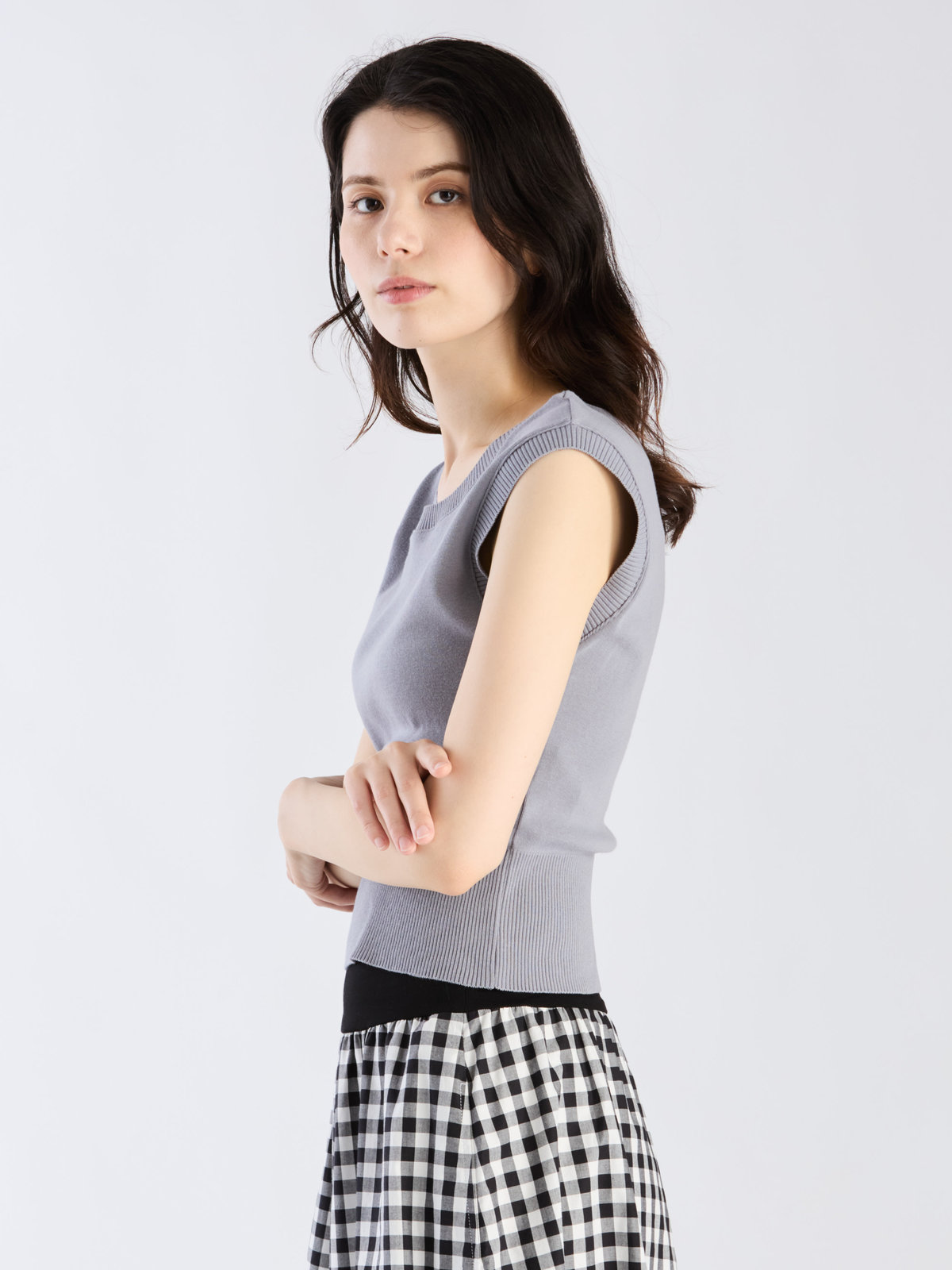 FEMME ウィメンズ 【Outlet】”b.” ロゴ刺繍 コットンニット ベスト ”Ovaline” グレー