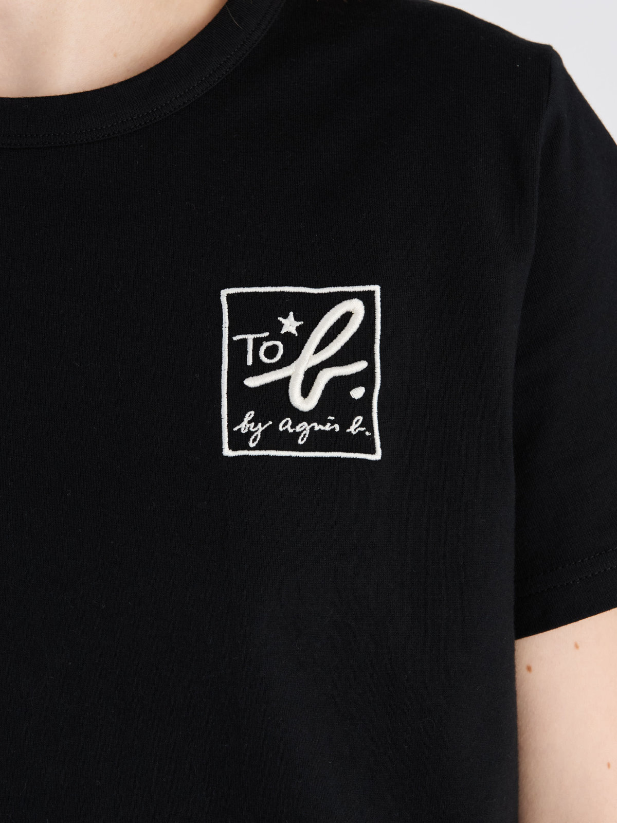To b. by agnès b. 【Outlet】3D "To b."ロゴ刺繍 半袖 Tシャツ ブラック