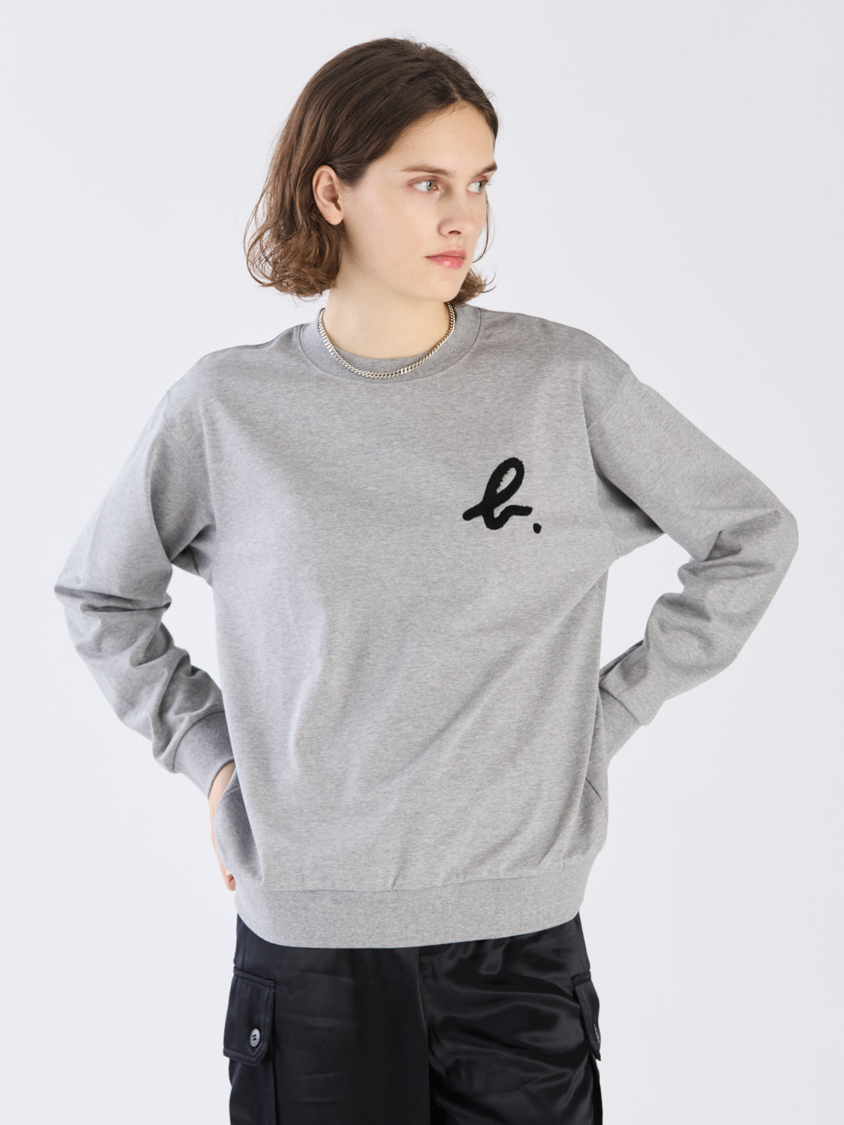 FEMME ウィメンズ ”b.”ロゴ コットン 長袖 スウェット グレー