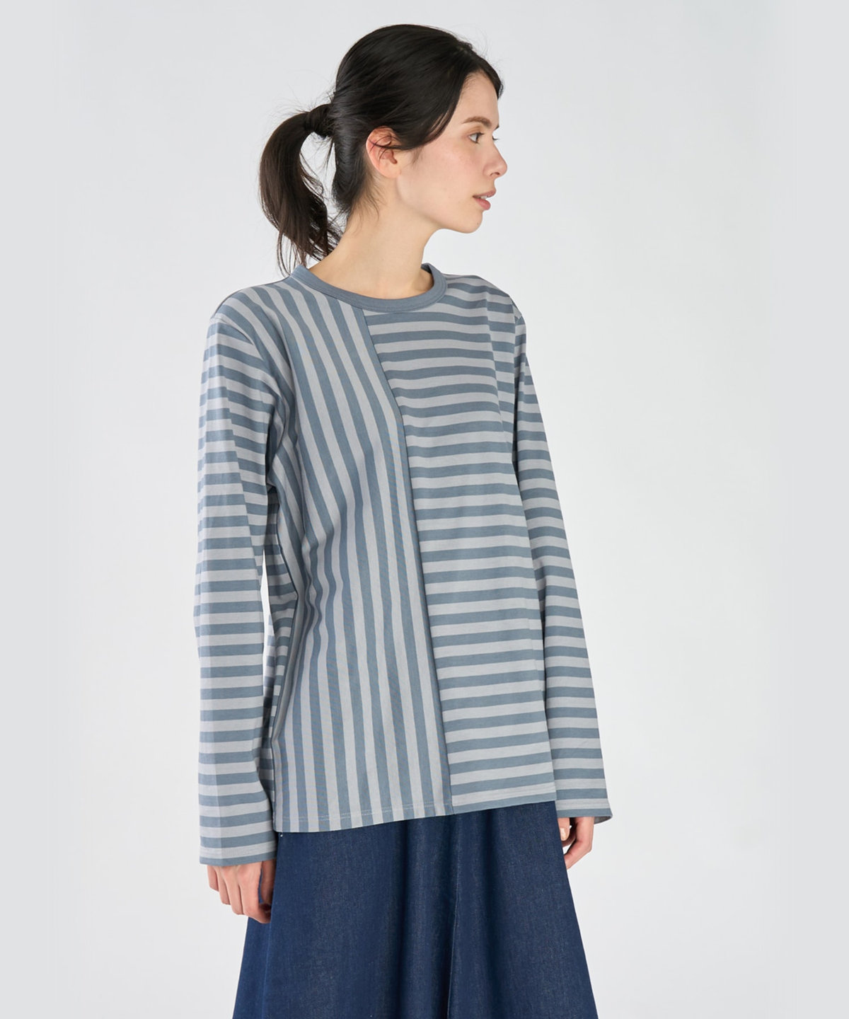 FEMME ウィメンズ 【by R 限定品】agnes b. 細ボーダーxストライプ コットン 長袖 Tシャツ "Haru" ブルーグレー×ライトグレー