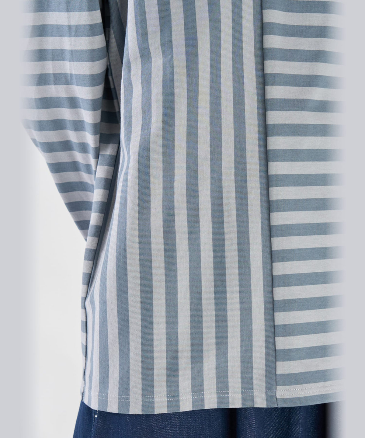 FEMME ウィメンズ 【by R 限定品】agnes b. 細ボーダーxストライプ コットン 長袖 Tシャツ "Haru" ブルーグレー×ライトグレー