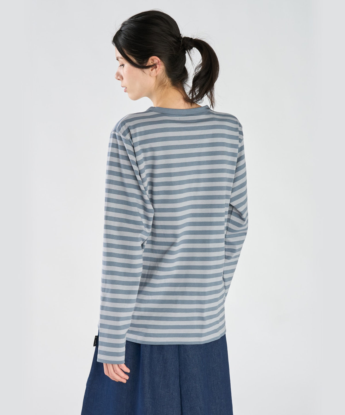FEMME ウィメンズ 【by R 限定品】agnes b. 細ボーダーxストライプ コットン 長袖 Tシャツ "Haru" ブルーグレー×ライトグレー