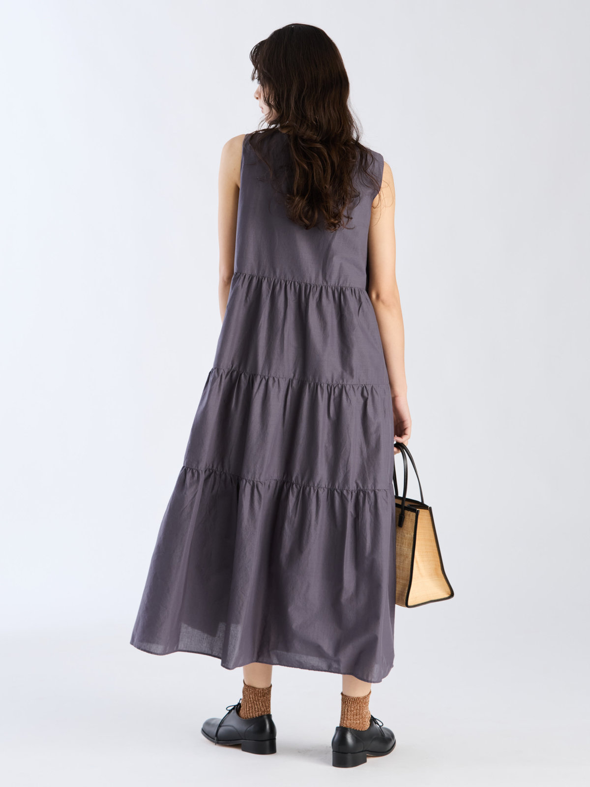 To b. by agnès b. 【Outlet】ブイネックティアードドレス チャコールグレー