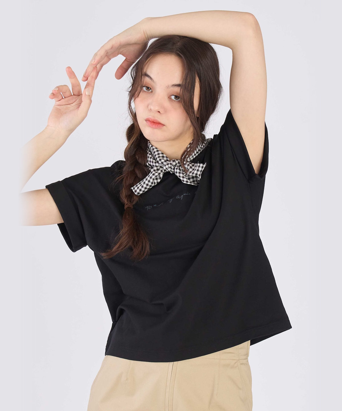 To b. by agnès b. ロゴ プリント コットン マカロン Tシャツ ブラック