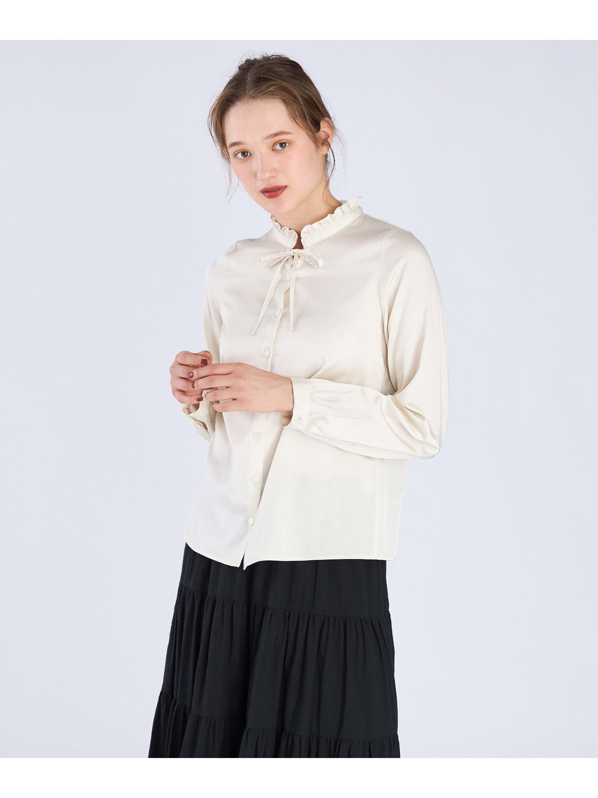 To b. by agnès b. 【Outlet】サテン ロングスリーブ フリル ブラウス オフホワイト