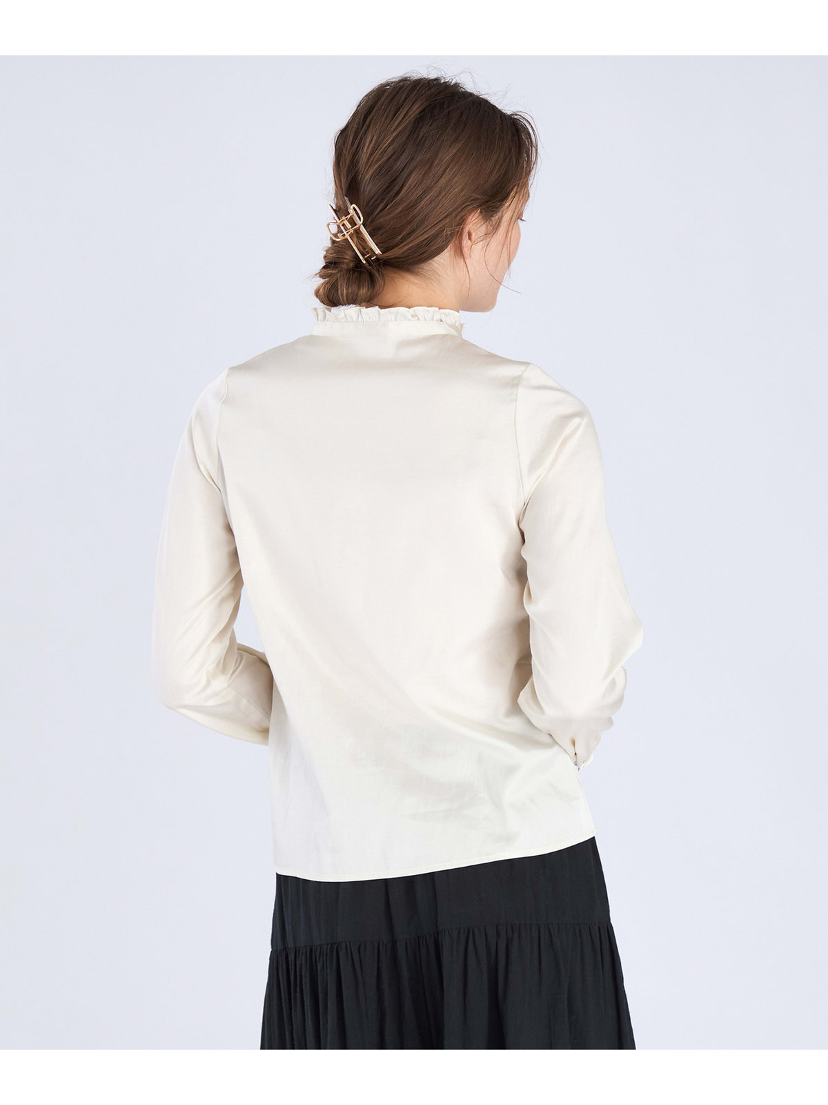 To b. by agnès b. 【Outlet】サテン ロングスリーブ フリル ブラウス オフホワイト