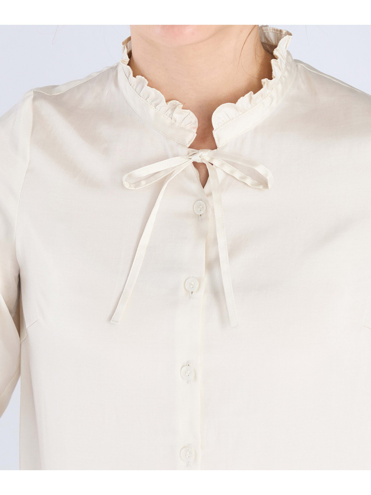 To b. by agnès b. 【Outlet】サテン ロングスリーブ フリル ブラウス オフホワイト