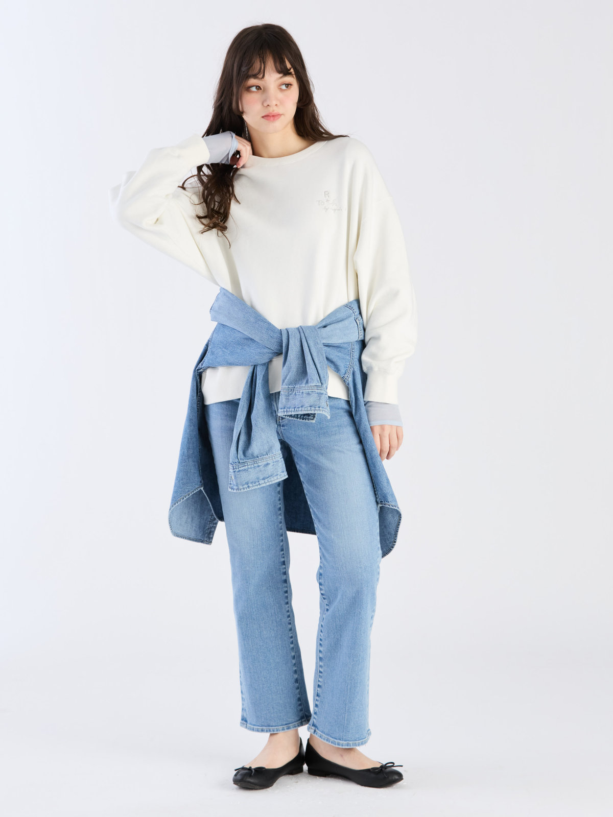 To b. by agnès b. 【Outlet】To b. by agnes b. x RED CARD TOKYO OVERSIZED SWEATSHIRT オーバーサイズスウェットシャツ オフホワイト